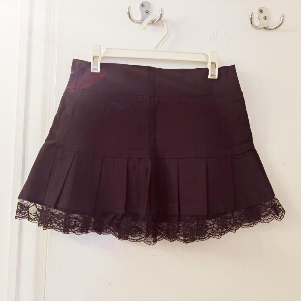 Black pleated skirt with laces